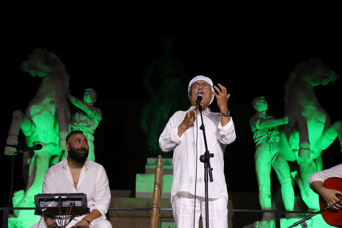 El Pele y Chico Pérez deslumbran con su talento en la Noche Blanca del Flamenco en Córdoba, en imágenes