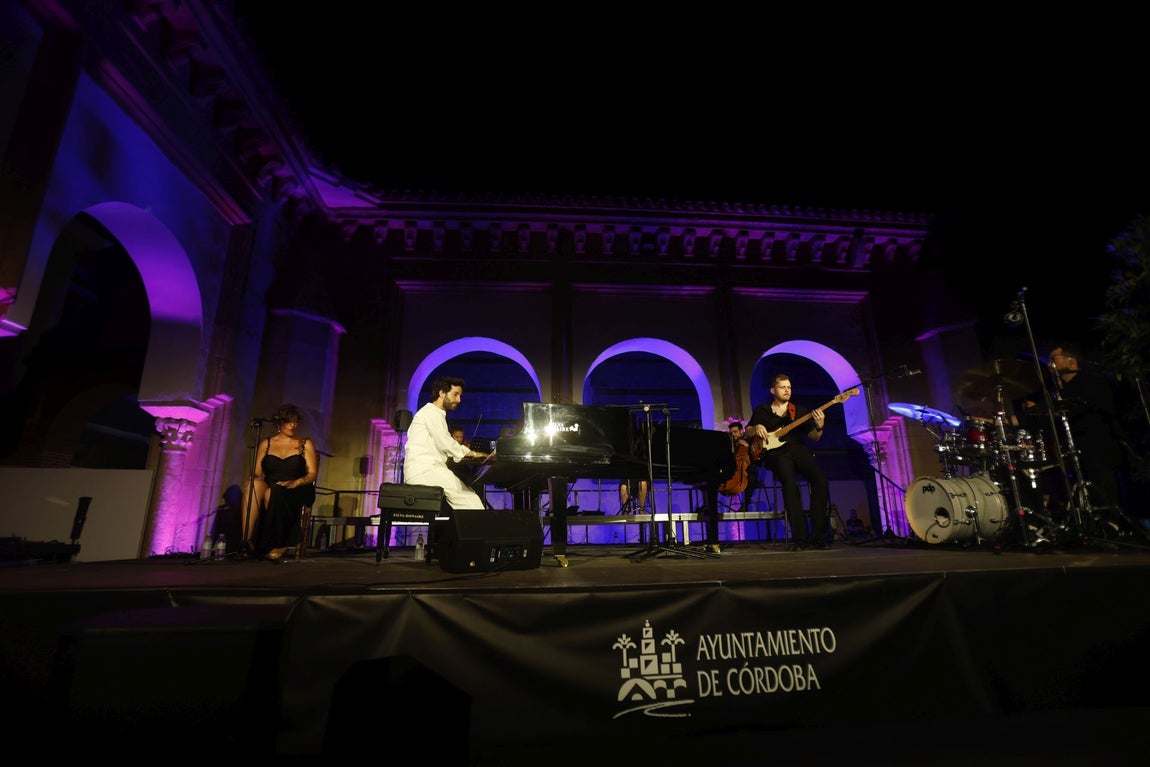 El Pele y Chico Pérez deslumbran con su talento en la Noche Blanca del Flamenco en Córdoba, en imágenes