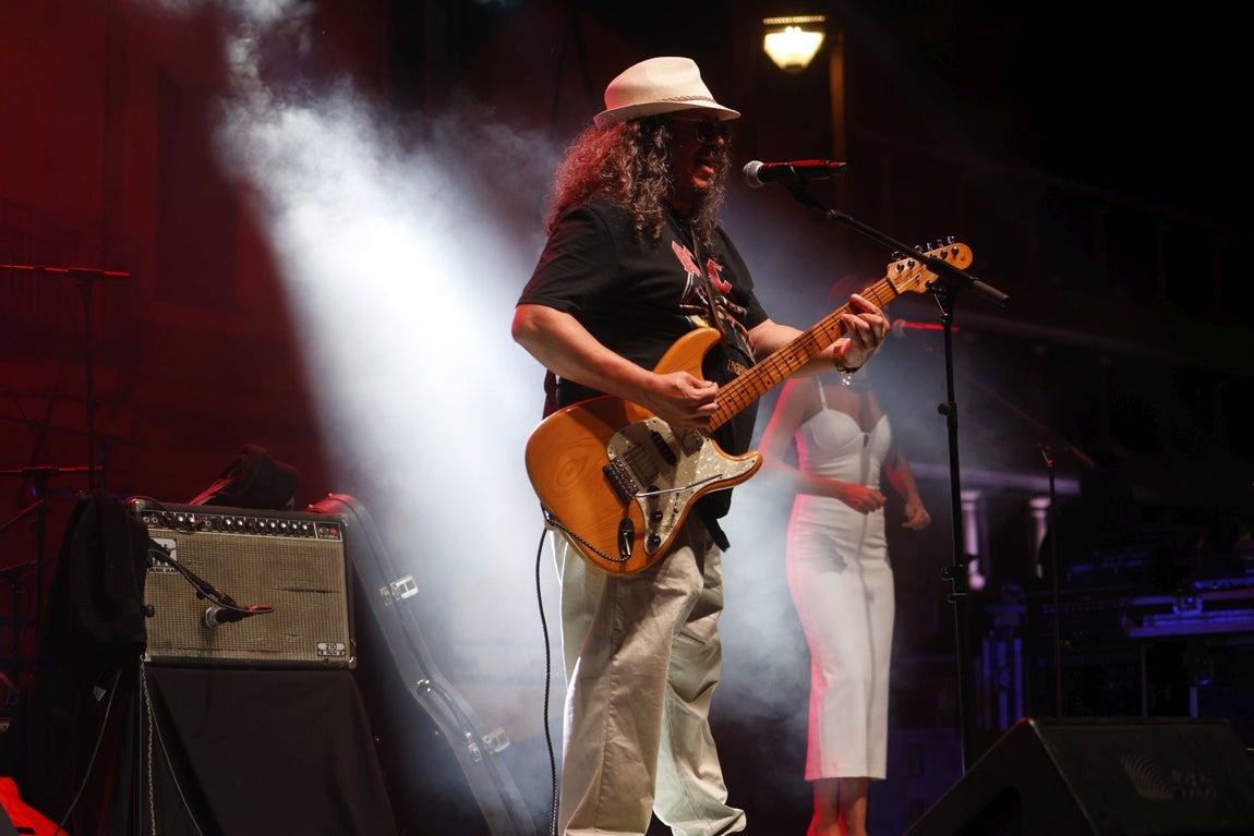Raimundo Amador y Califato ¾ brillan en la Noche Blanca del Flamenco en Córdoba