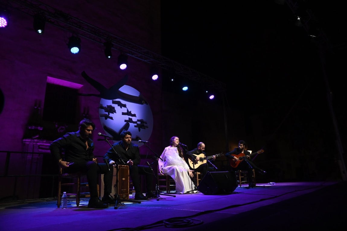 La pureza de Aurora Vargas y la fuerza de Rocío Luna y Rafa del Calli en La Noche Blanca del Flamenco de Córdoba, en imágenes