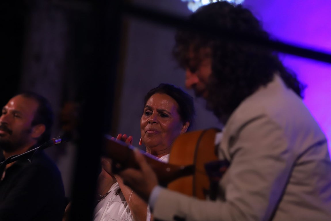 La pureza de Aurora Vargas y la fuerza de Rocío Luna y Rafa del Calli en La Noche Blanca del Flamenco de Córdoba, en imágenes