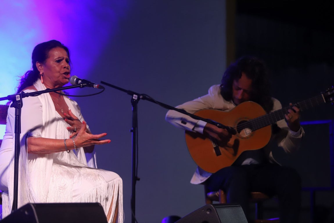 La pureza de Aurora Vargas y la fuerza de Rocío Luna y Rafa del Calli en La Noche Blanca del Flamenco de Córdoba, en imágenes