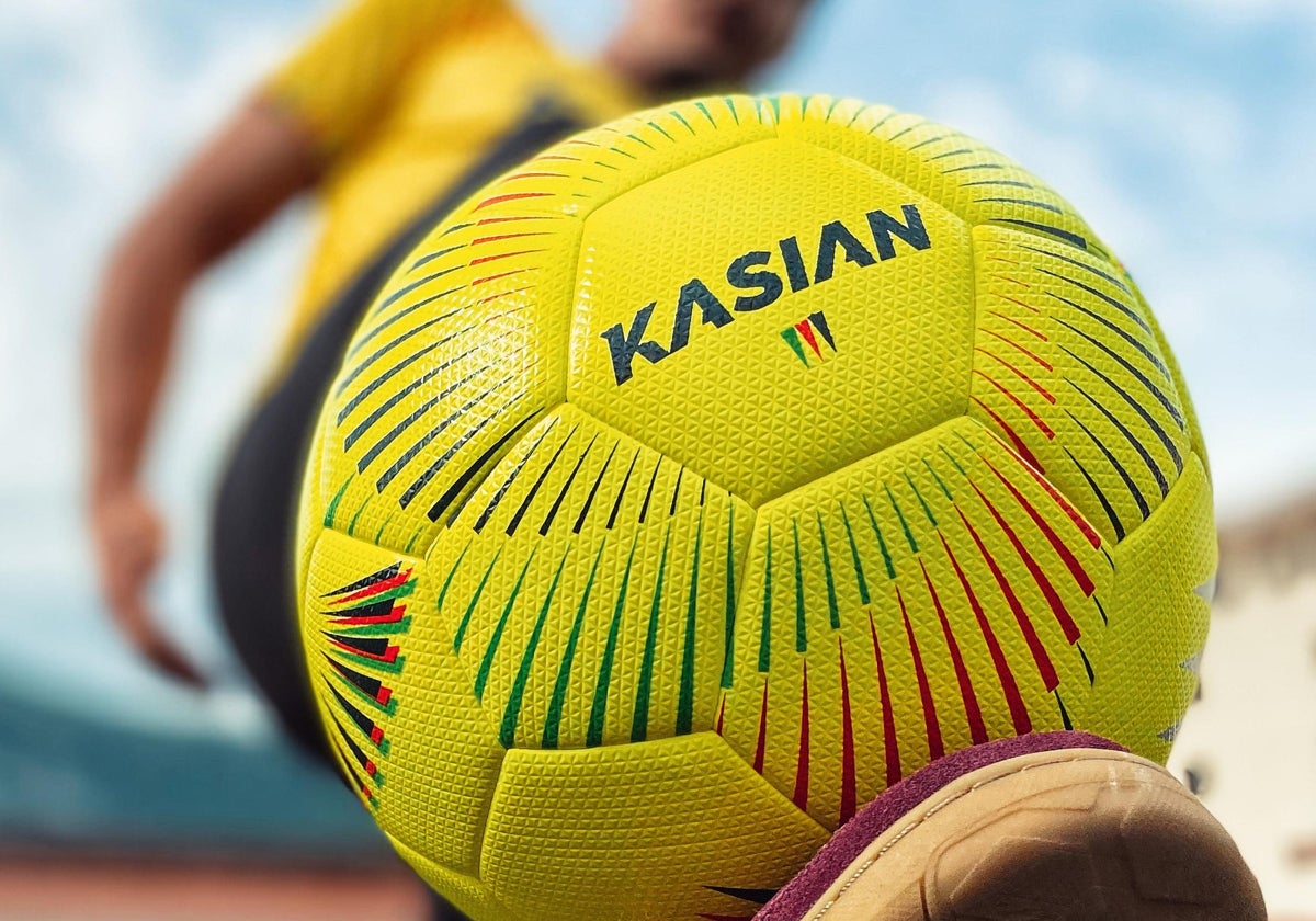 El balón Kasian, de origen cordobés, que reina en el freestyle
