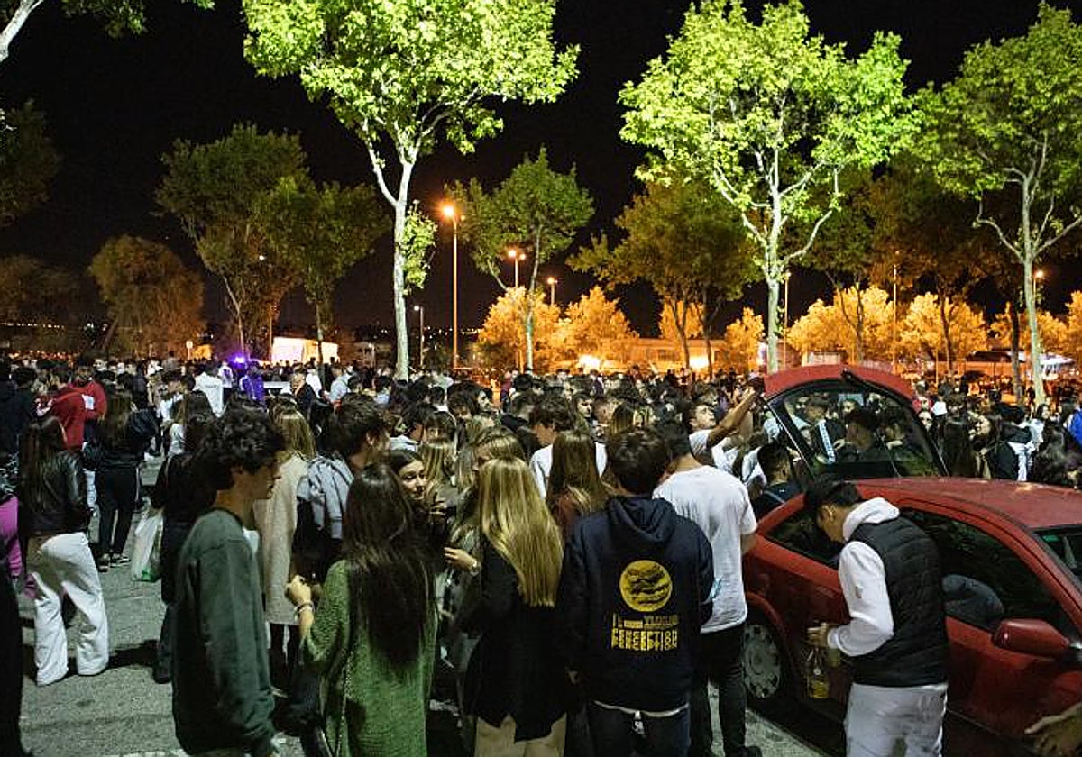 Botellón en los alrededores del recinto ferial de Las Rozas