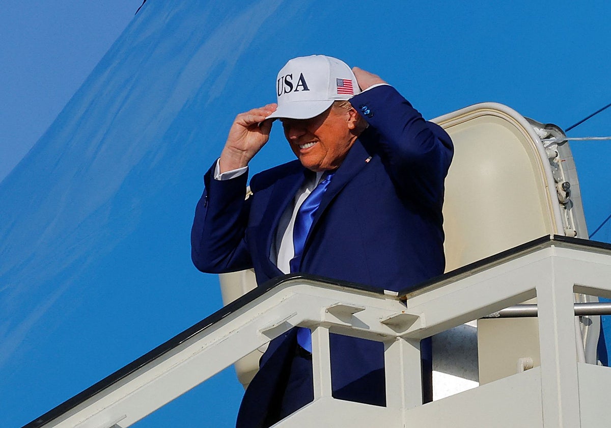 El presidente de Estados Unidos, Donald Trump, a su llegada al aeropuerto de Amsterdam