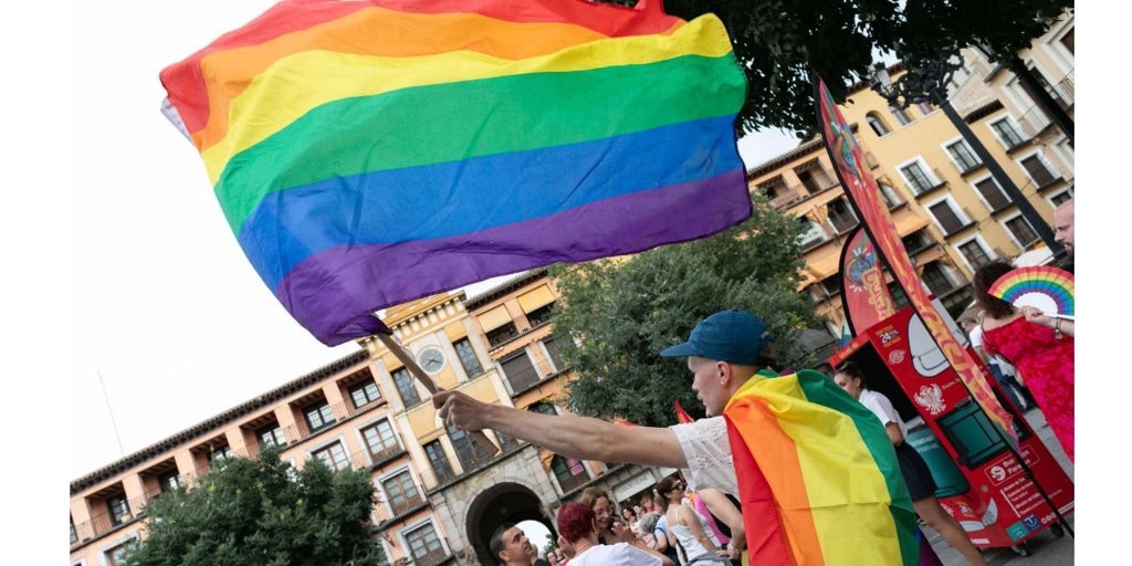 Toledo no lucirá por tercer año consecutivo la bandera LGTBI en el Ayuntamiento