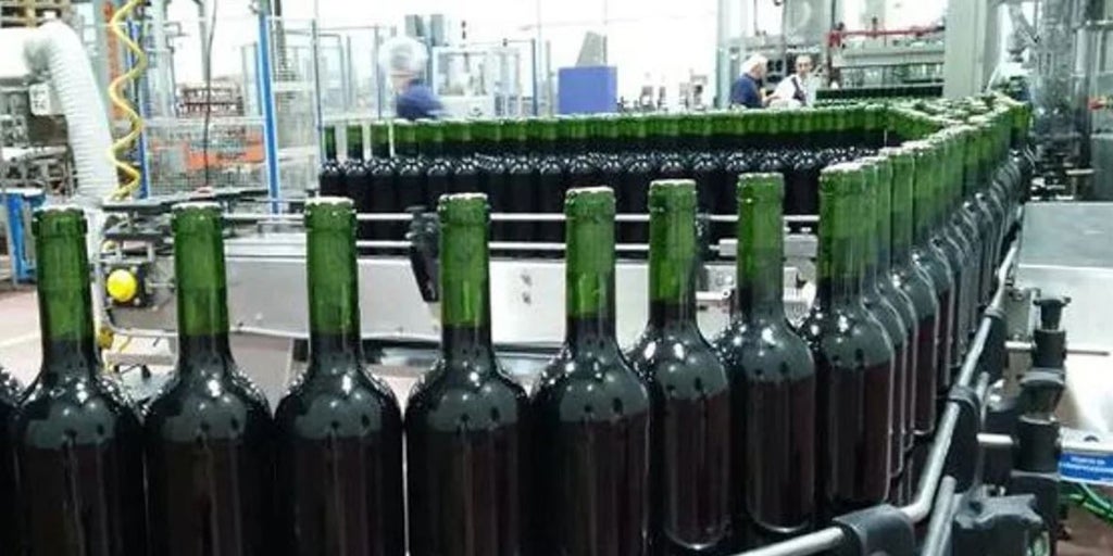 La Junta, «preocupada» por la crisis de Oriente Medio, pese «al mejor mes de abril de la historia» en las exportaciones, con 885 millones