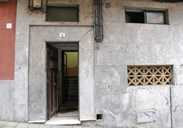 La Policía detiene a un individuo en Gijón tras encontrar en su casa el cadáver de una mujer metido en la basura