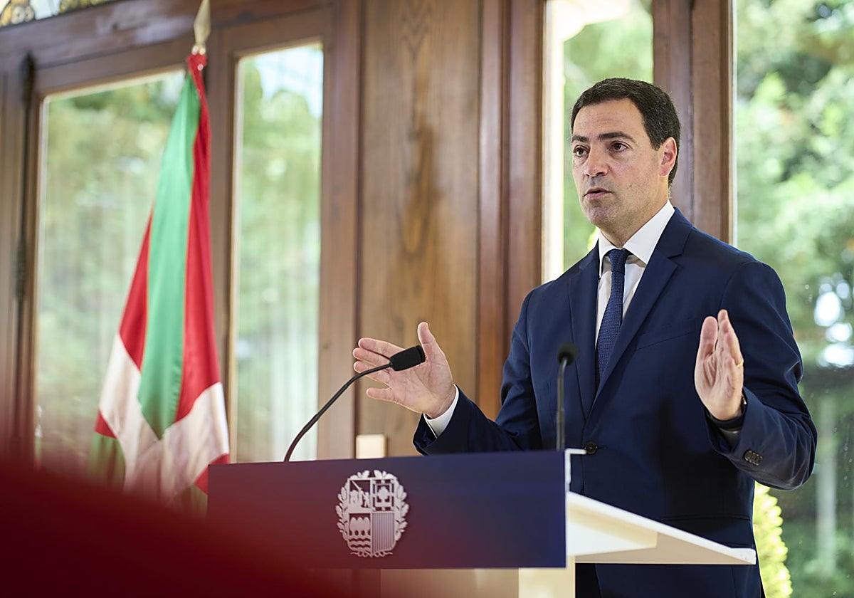 El lendakari Imanol Pradales esta mañana en la rueda de prensa celebrada en Vitoria