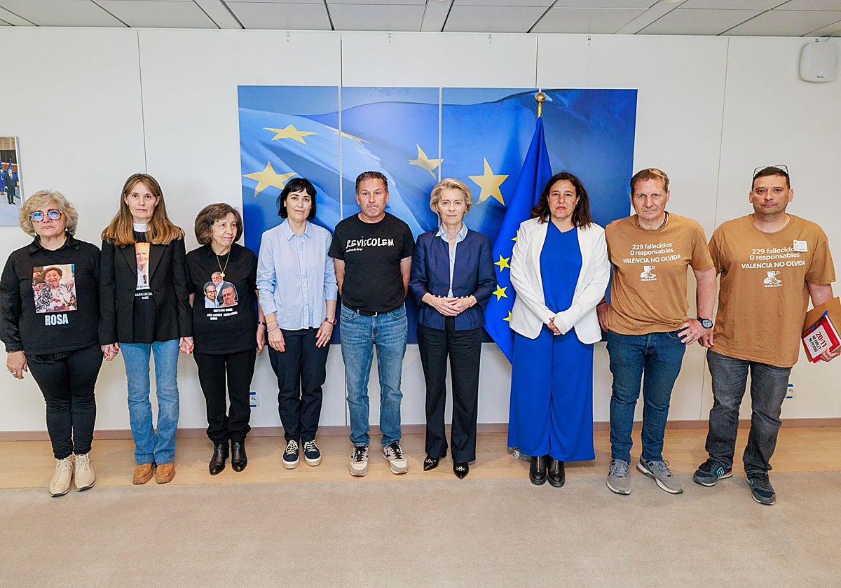 Imagen de representantes de las tres asociaciones mayoritarias de víctimas de la dana, el pasado 13 de mayo, con la presidenta de la Comisión Europea, Ursula Von der Leyen, en Bruselas