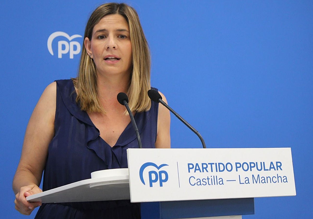 La secretaria general y portavoz parlamentaria del PP regional, Carolina Agudo en la rueda de prensa realizada sede del PP de Castilla-La Mancha
