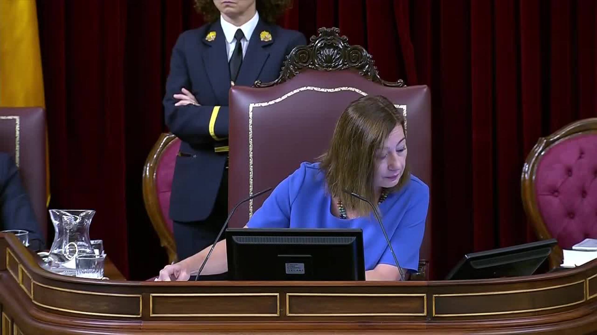 Francina Armengol interrumpe la sesión de control por los insultos en el hemiciclo