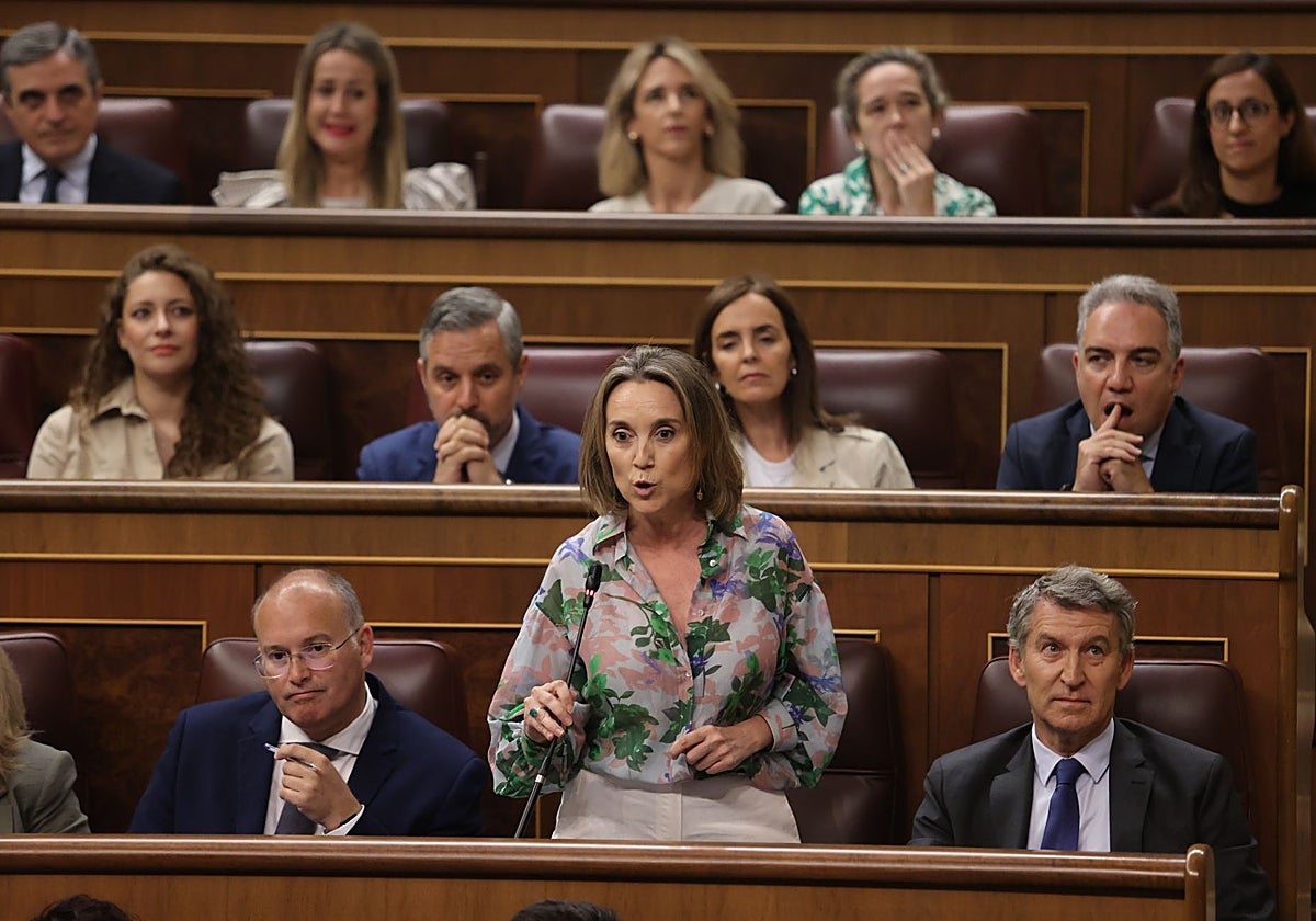 La secretaria general del PP, Cuca Gamarra, este miércoles, en la sesión de control del Congreso al Gobierno