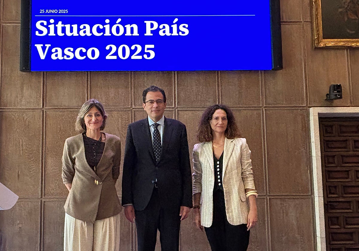 Marta Alonso Directora Territorial Norte en BBVA, Miguel Cardoso, Economista jefe para España de BBVA Research y Elena López, directora Regional Norte en BBVA