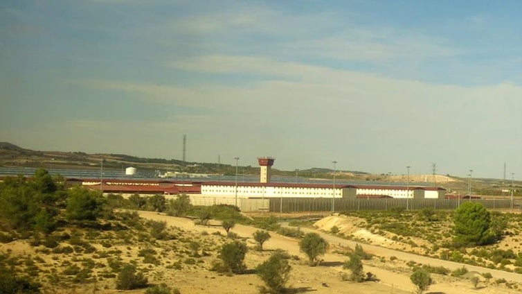 «Hoy vais a tener fiesta de la gorda»: presos rodean, insultan y amenazan a funcionarios en la cárcel de Villena