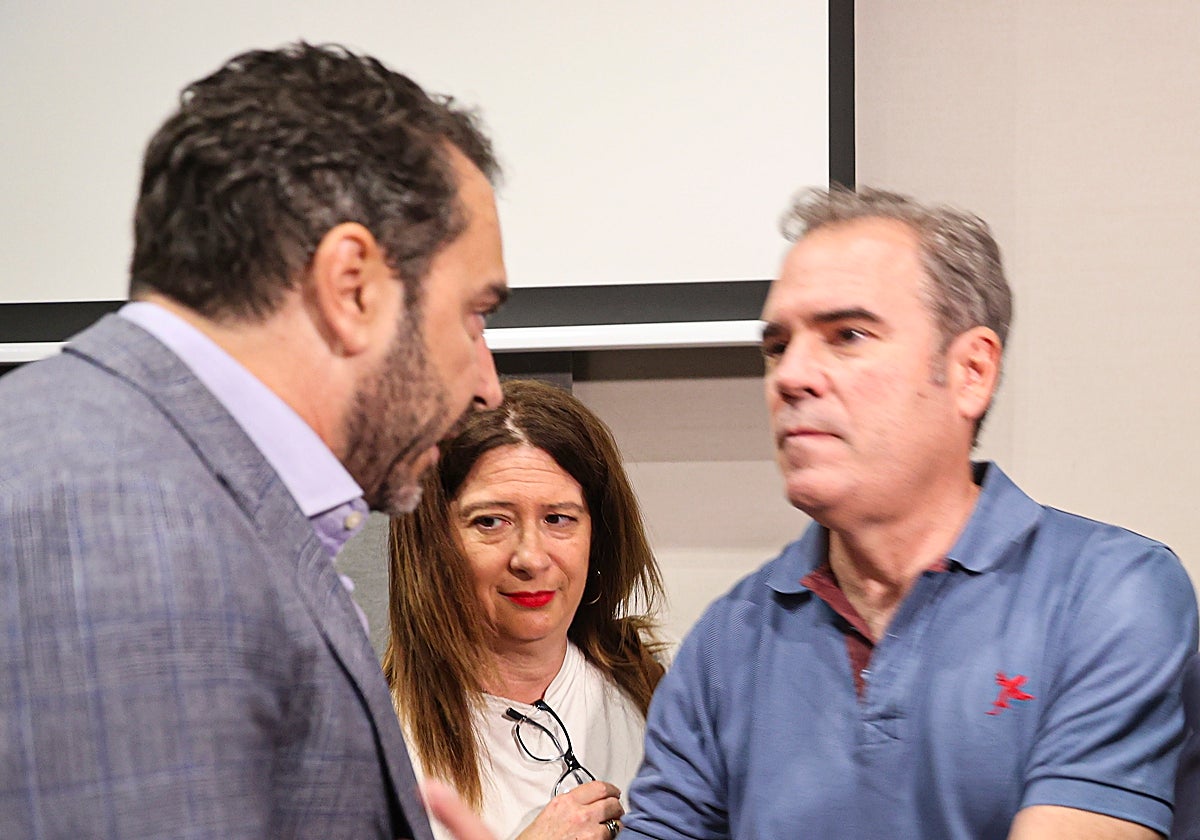El comisionista Víctor de Aldama (izq.), Leire Díez y el empresario Javier Pérez Dolset (dcha.) el pasado 4 de junio en un hotel de Madrid