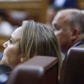 La secretaria general del PP, Cuca Gamarra, y el portavoz del Grupo Parlamentario Popular en el Congreso, Miguel Tellado, este jueves, durante el pleno de la Cámara Baja