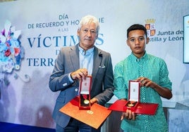 Un hijo sobre su padre, superviviente de atentado terrorista: «Me sorprende que sea tan alegre tras vivir algo así»