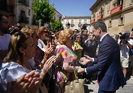 Juanma Moreno anuncia en Baeza el nuevo acceso a la A-316 y un centro de emprendimiento digital