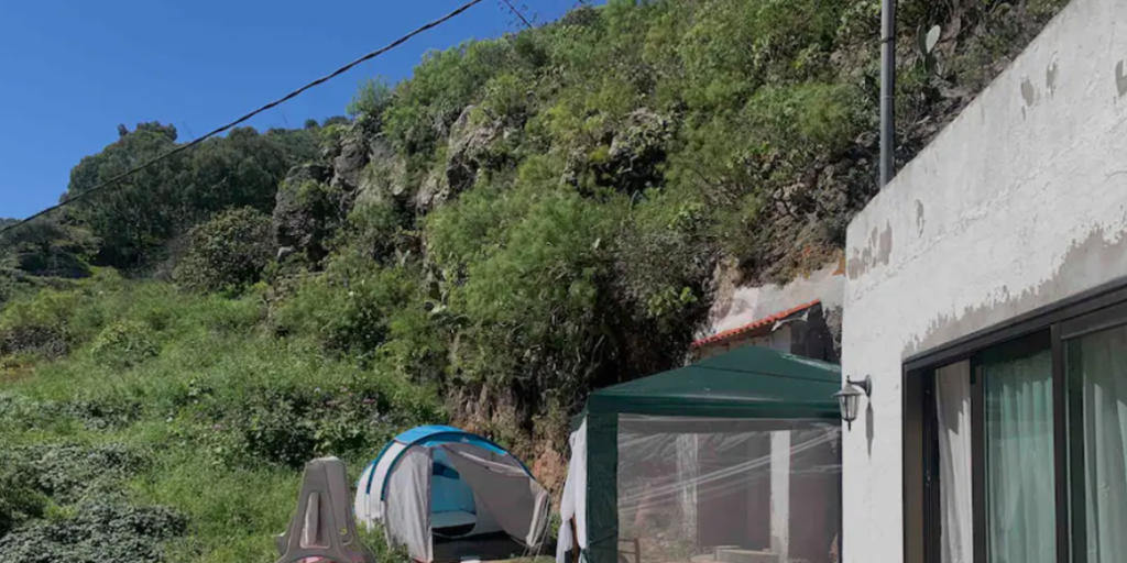 Booking elimina miles de anuncios de pisos turísticos en Canarias por incumplimiento