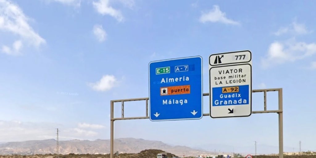Mueren dos motoristas en un accidente en la A-7 a su paso por Almería