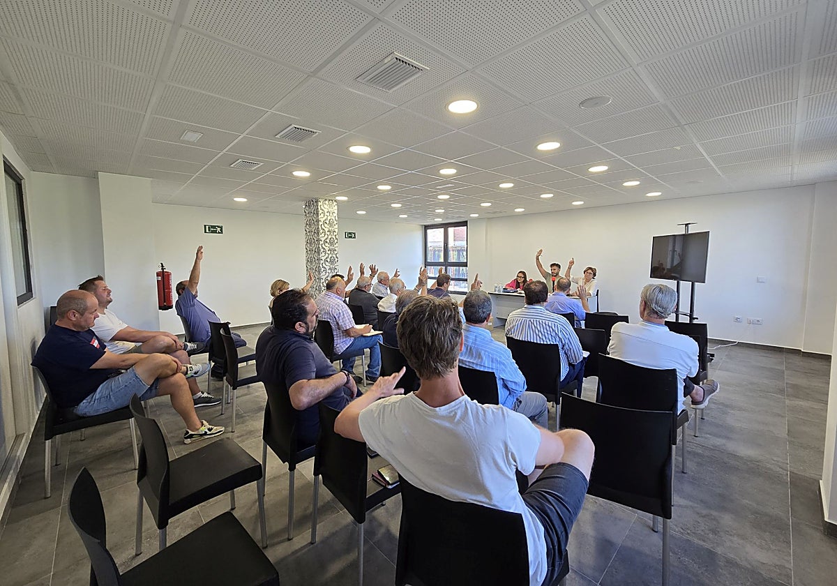 Un instante de la Asamblea de la Asociación de Municipios Ribereños de Entrepeñas y Buendí