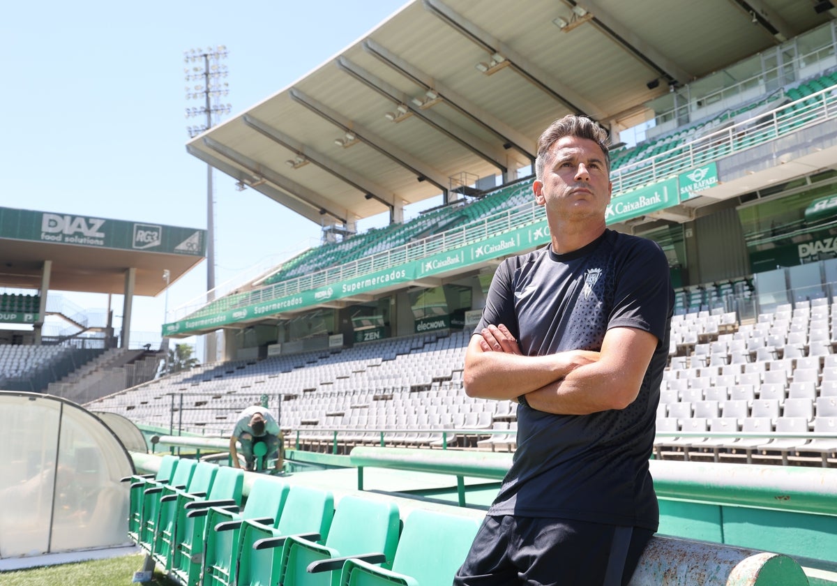 El técnico asturiano Iván Ania posa para ABC en El Arcángel