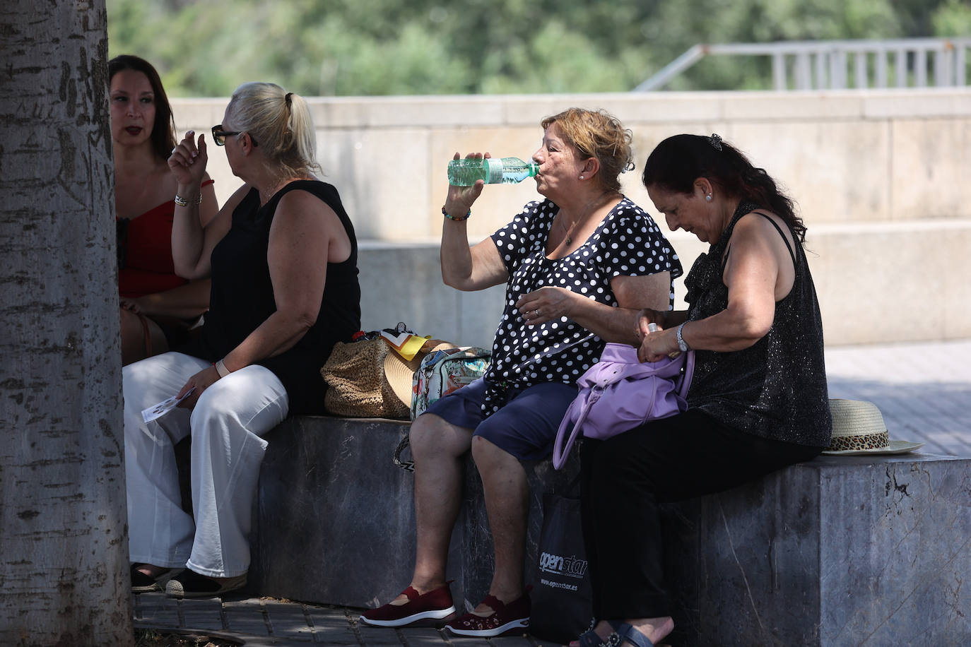 Las imágenes de un tórrido domingo en Córdoba a más de 43 grados