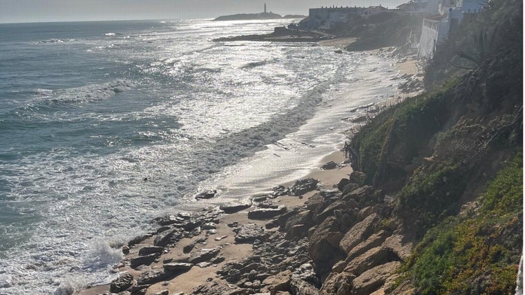 La playa de los Caños de Meca, sin arena.
