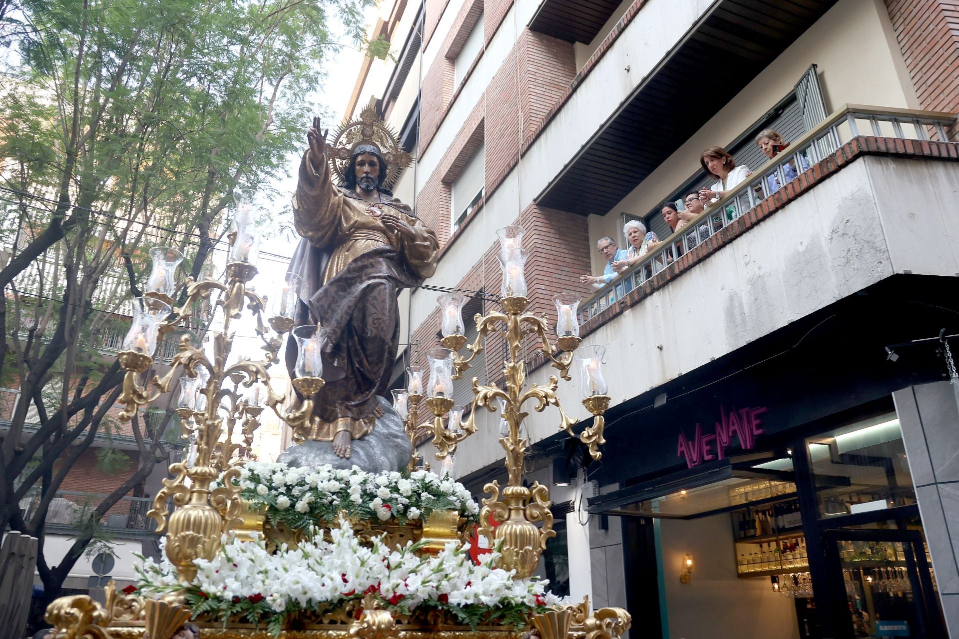 La procesión del Sagrado Corazón de Jesús por el Centro de Córdoba, en imágenes