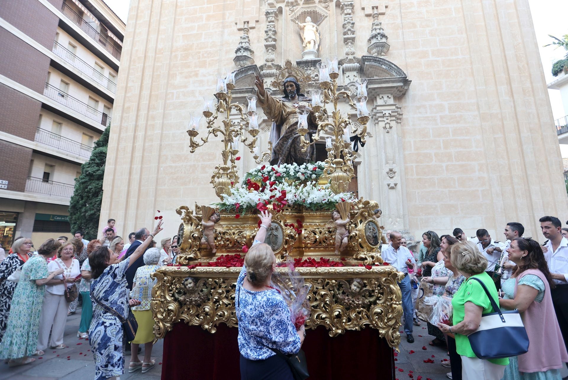 La procesión del Sagrado Corazón de Jesús por el Centro de Córdoba, en imágenes