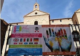 Estudiantes de la Escuela Oficial de Idiomas de Toledo se manifiestan este lunes contra los recortes
