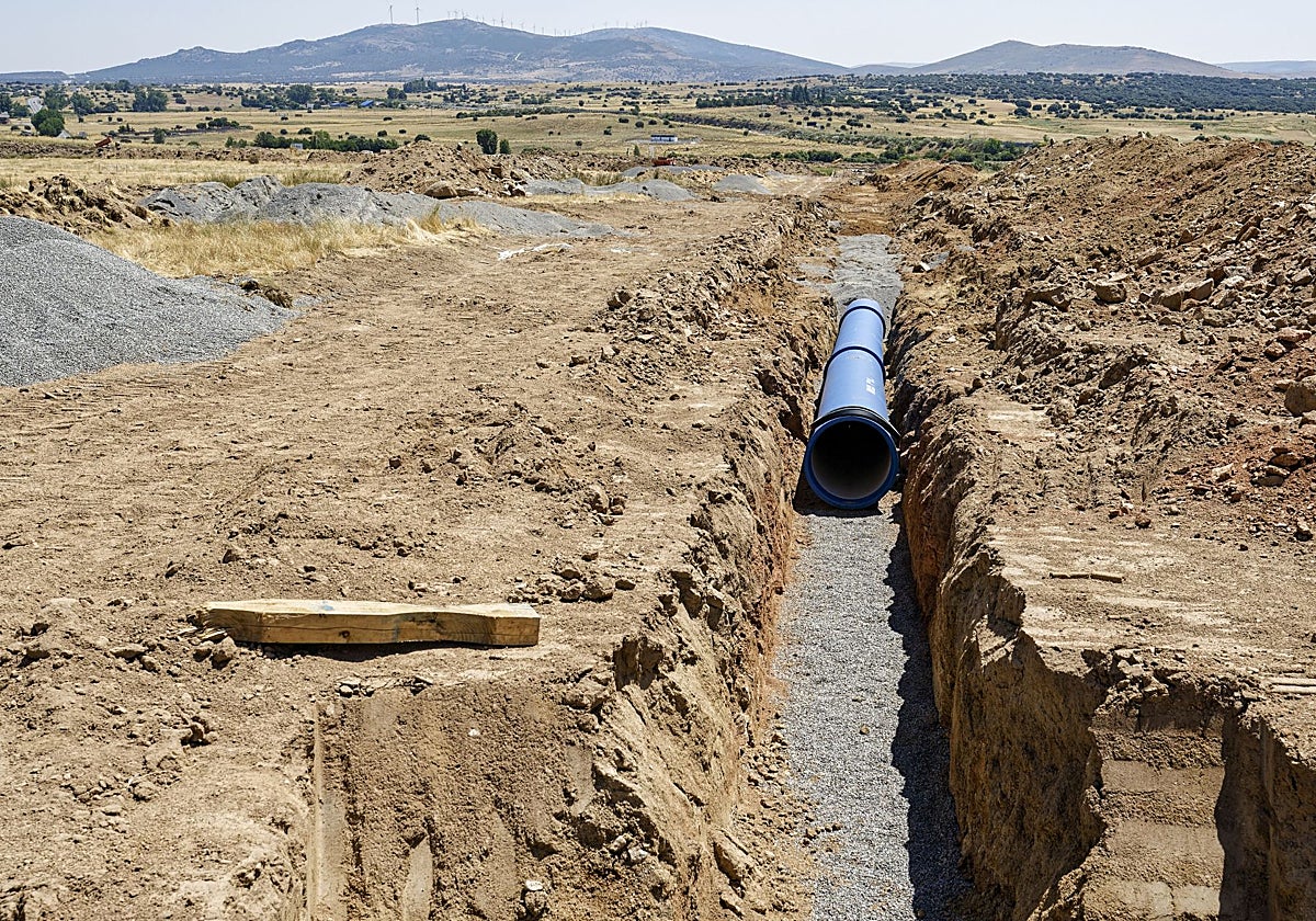 Reparación de la tubería de 20 kilómetros que une el embalse de Serones y la Estación de Tratamiento de Agua Potable (ETAP) y que ha mantenido a Ávila sin agua