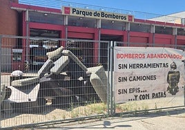 Bomberos de la Comunidad de Madrid queman 22 torretas de maniobras para exigir la aprobación del Acuerdo de Condiciones
