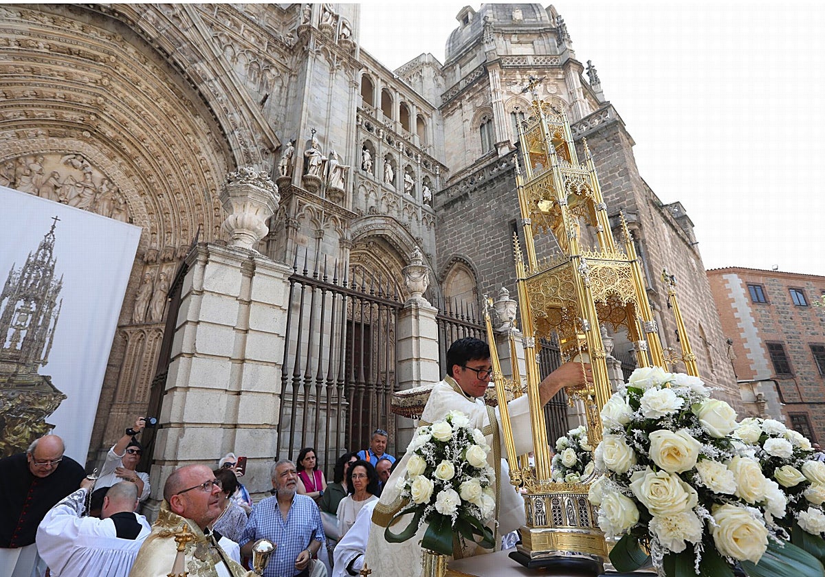 El Corpus que no quiere irse de las calles de Toledo