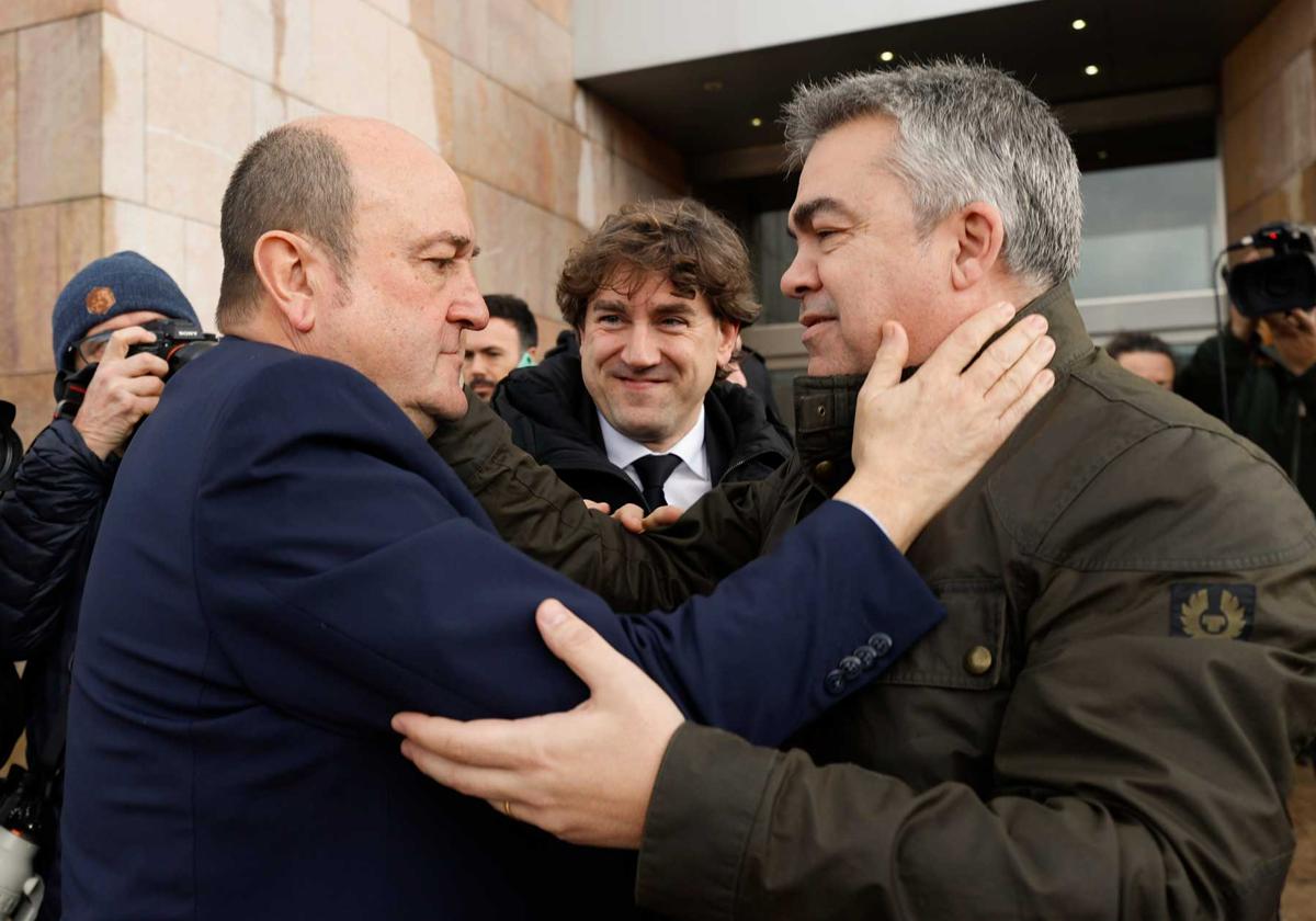 Andoni Ortuzar y Santos Cerdán en Bilbao en 2023