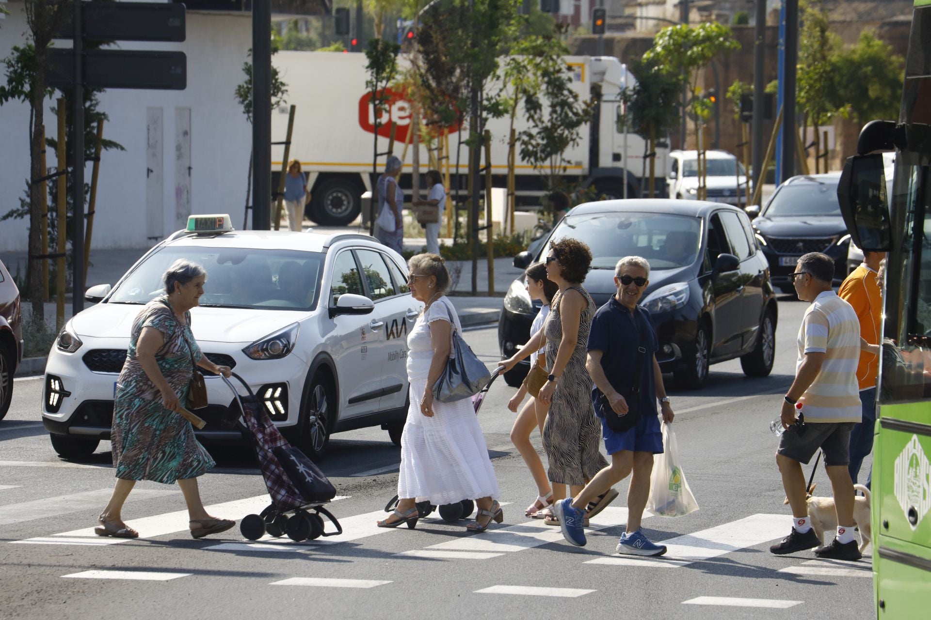 Así ha quedado la nueva Ronda de Marrubial tras las obras, en imágenes