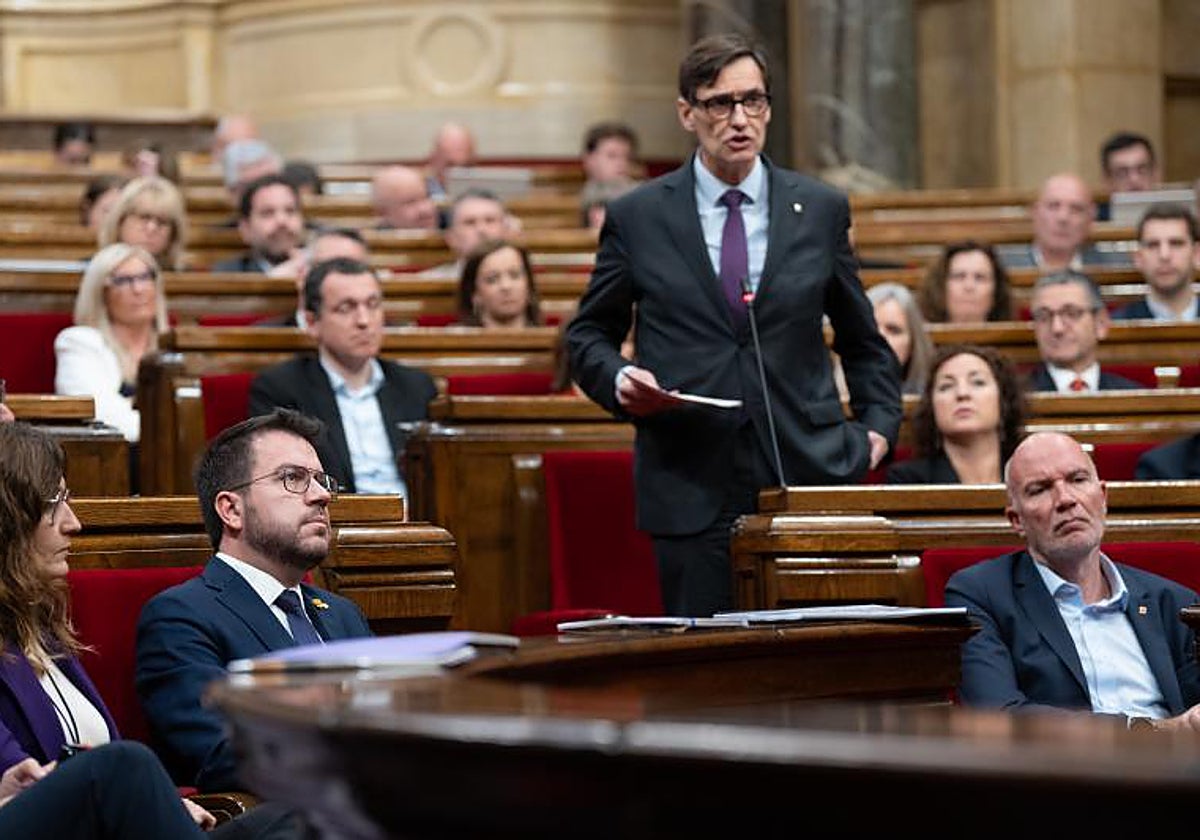 Salvador Illa, presidente de la Generalitat, en el Parlament de Cataluña