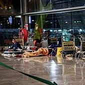 Madrid pondrá en marcha un dispositivo de emergencia para atender a las personas sin techo que viven en el aeropuerto