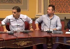 El sainete en el Ayuntamiento de Barbastro se hace viral: el alcalde  acusa a un concejal del PSOE de grabarle con el móvil y el edil se desvanece