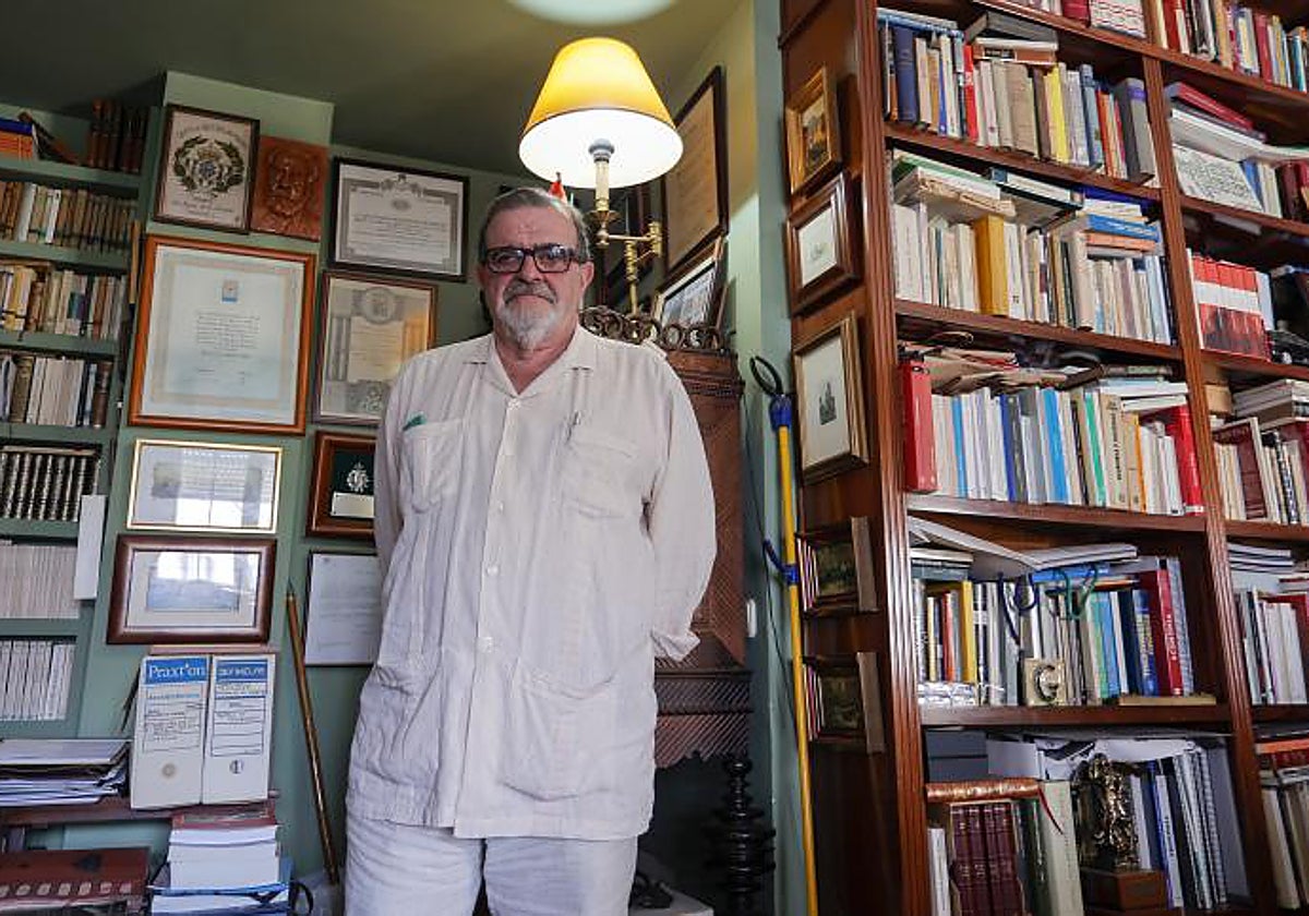 José Rodriguez de la Borbolla, presidente de la Junta de Andalucía entre 1984 y 1990, en su despacho en Sevilla en 2023