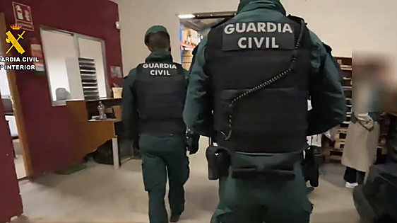 La Guardia Civil intercepta el fraude de un falso Rioja etiquetado como 'Vino de la Familia Real'