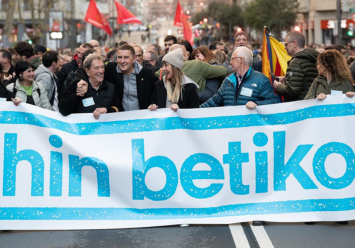 El secretario general de EH Bildu, Arnaldo Otegi, durante la manifestación de Sare convocada a principios de año en Bilbao