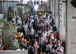 Caos en Barajas: indignación en el sector turístico por el desdén de Interior y Aena