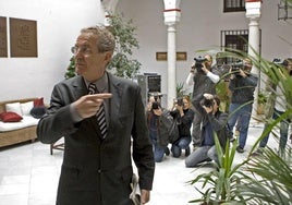 El exdiputado sevillano del PSOE Luis Yáñez reaparece: «Muchos casos que afectan a Pedro Sánchez son un invento estalinista»