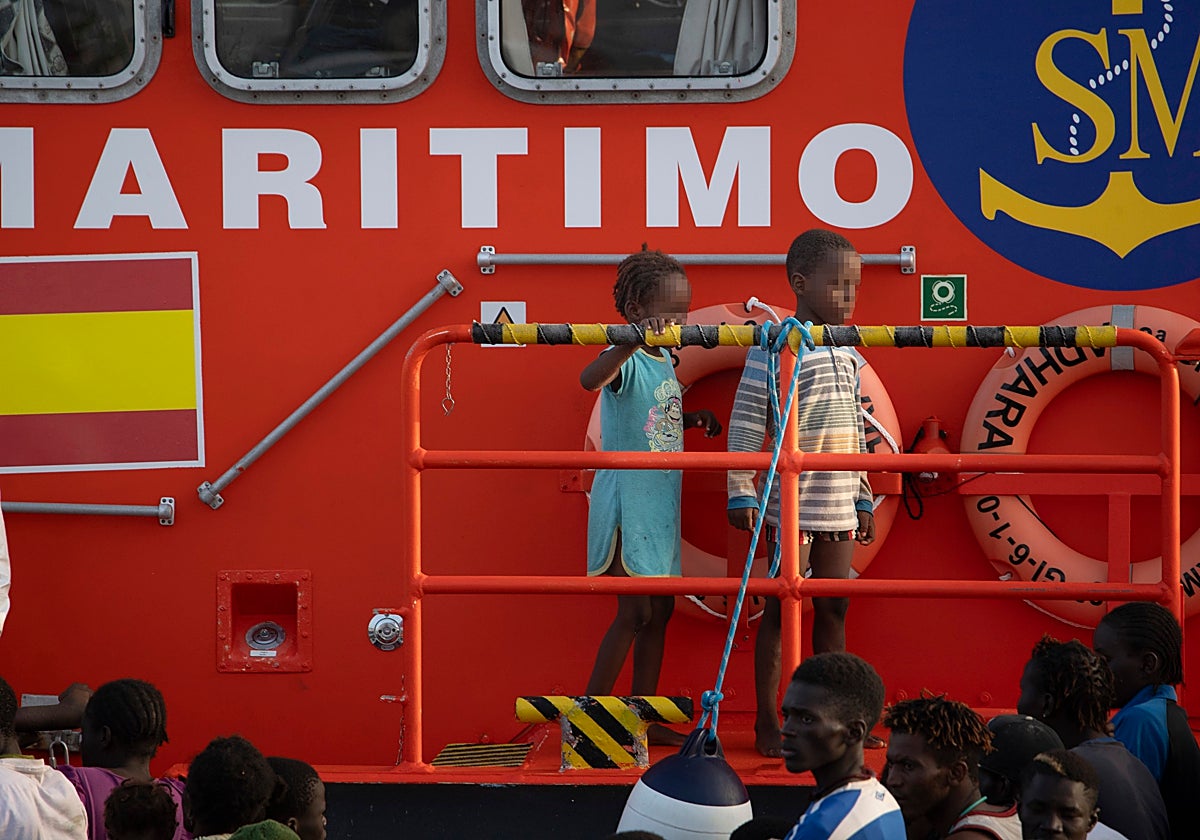 Dos menores migrantes desembarcados en El Hierro