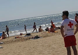 Investigan la muerte de un pescador tras hallar su cadáver flotando en Valencia