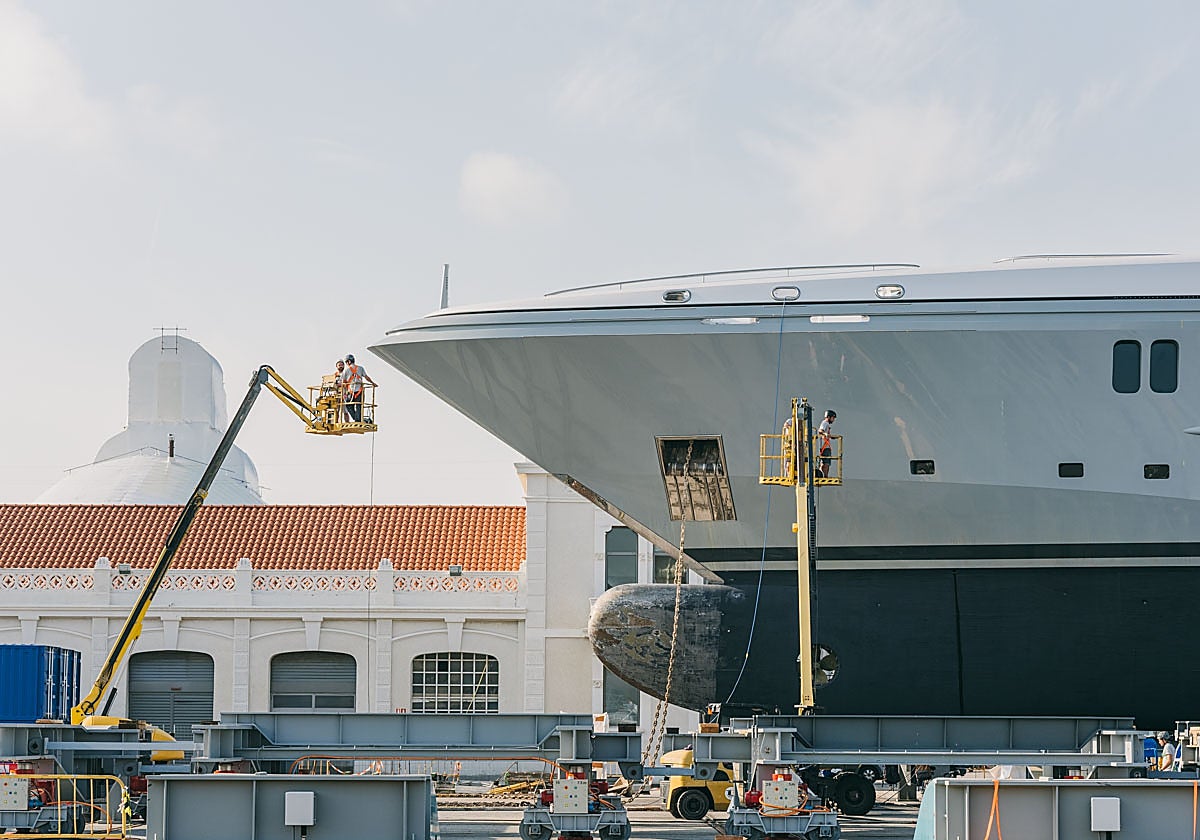 Mantenimiento de los superyates en el puerto de Barcelona
