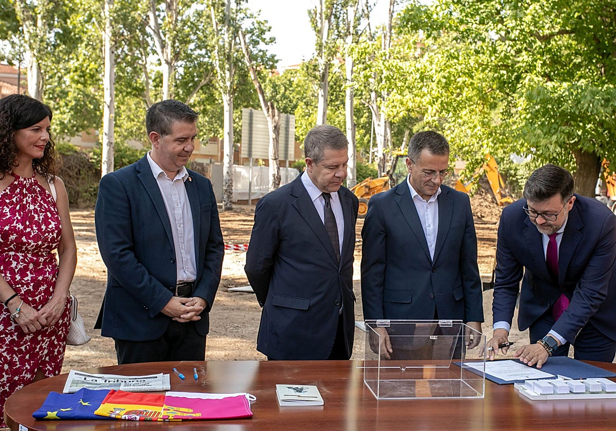 Page, el alcalde de Albacete, el presidente de la Diputación y el consejero de Educación, en el acto de colocación de la primera piedra del Conservatorio Superior de Música de Castilla-La Mancha