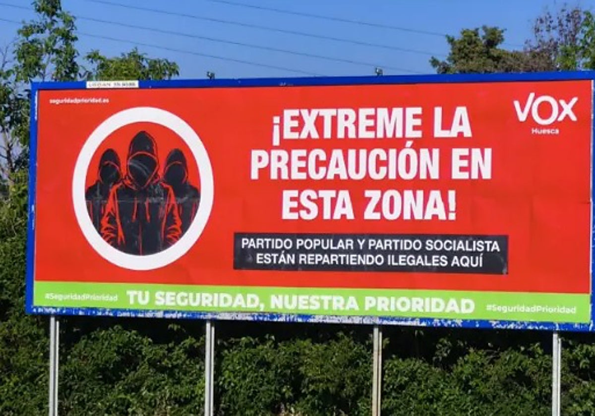 El pasado miércoles 2 de julio se procedió a retirar la valla colocada por Vox a la entrada de Huesca desde la A-23